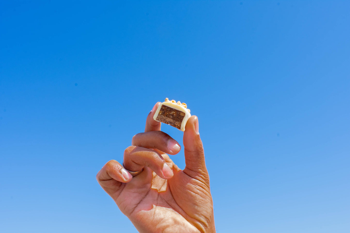 White chocolate peanut bar organic + vegan + gluten-free