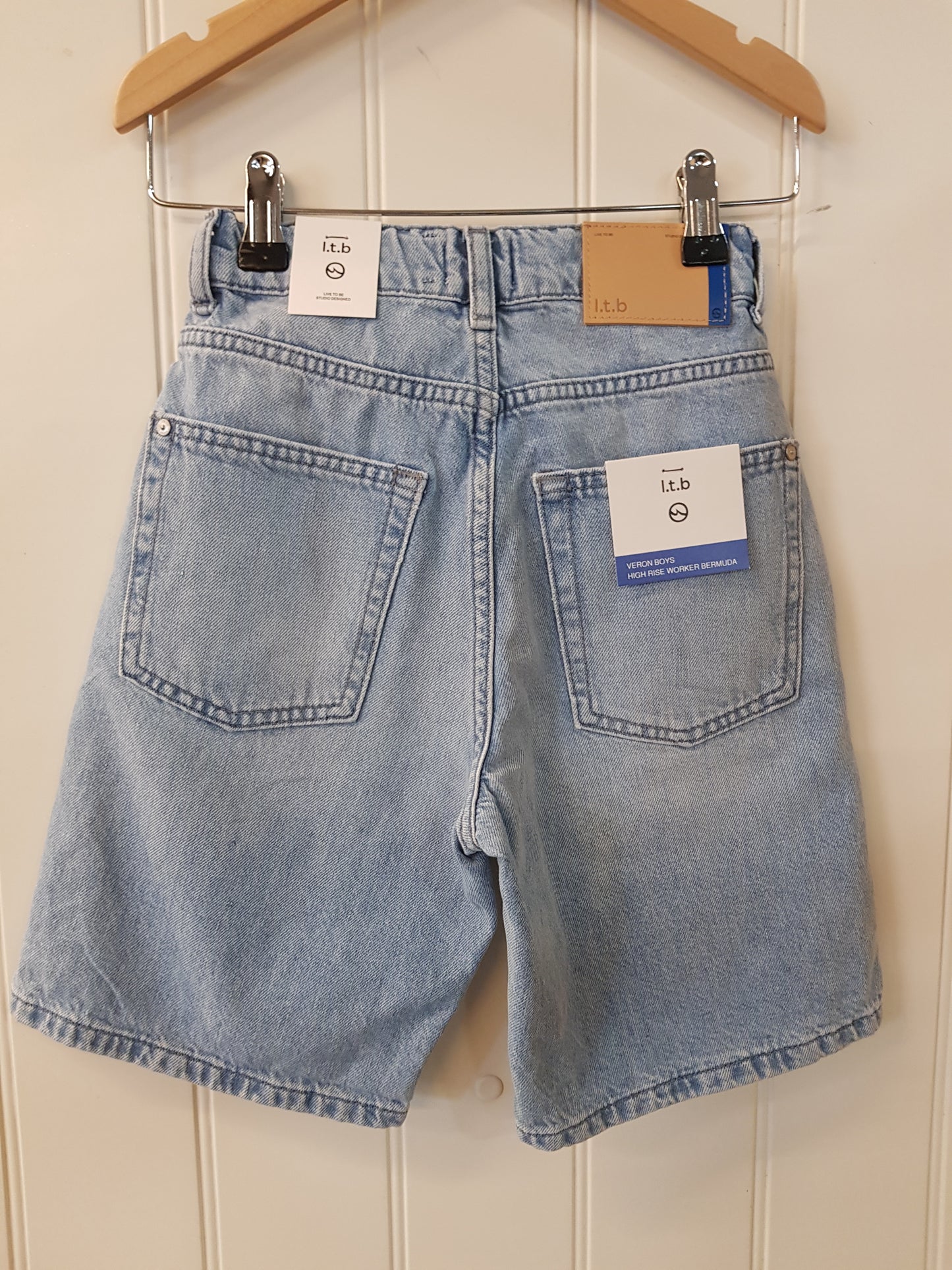 Veron Boys - Bermuda - Arlais Wash