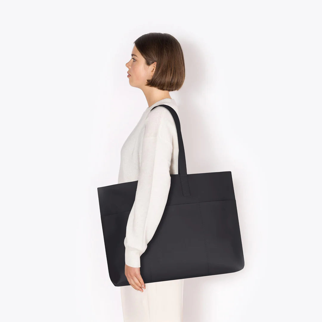 Emilia - Lotus Infinity - Black